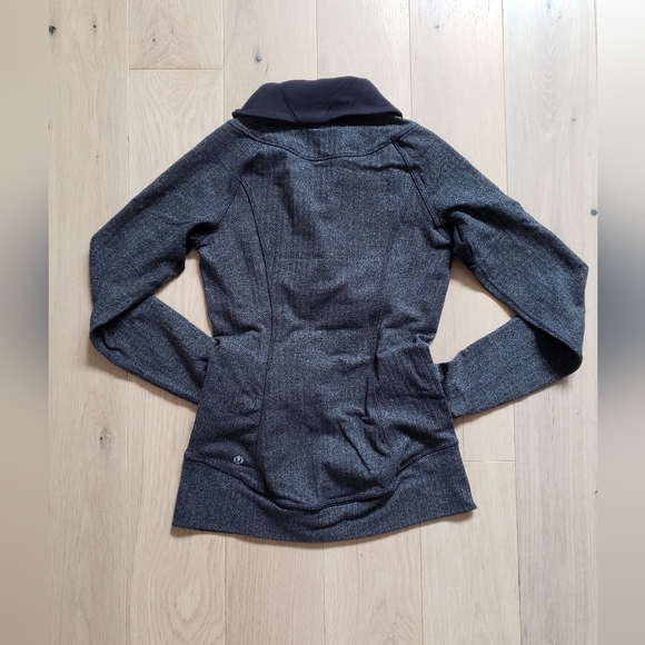 Lululemon 1/2 Zip Think Fast Pullover in Herringbone Black/Grey Size 2 - Picture 8 of 8